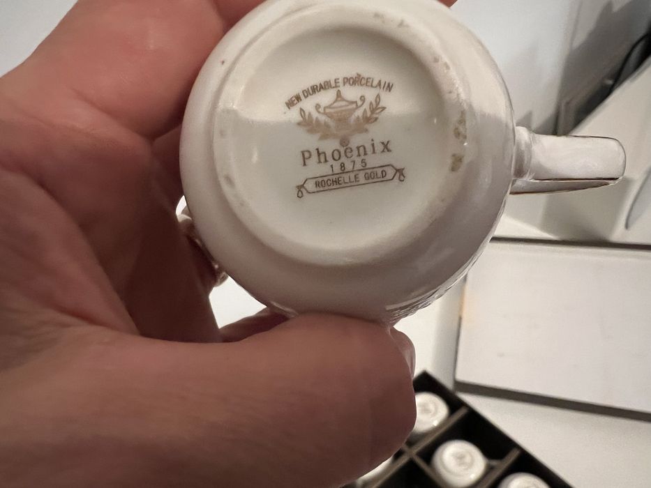 Komplet zestaw małych filiżanek porcelana - 12 sztuk