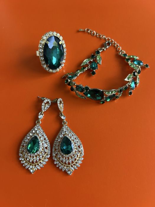 Вишуканий набір прикрас