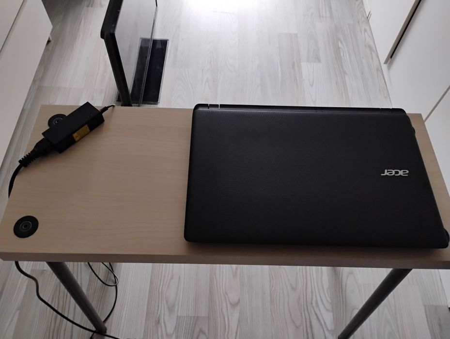 Laptop Acer Aspire ES1-533-C5W1