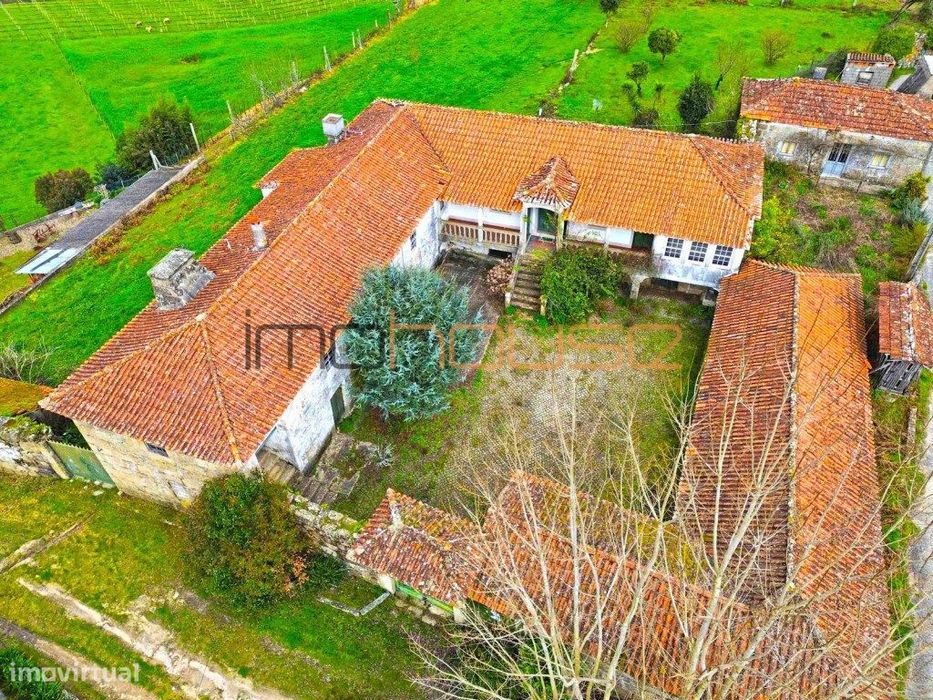 Casa centenária - Castelo de Paiva