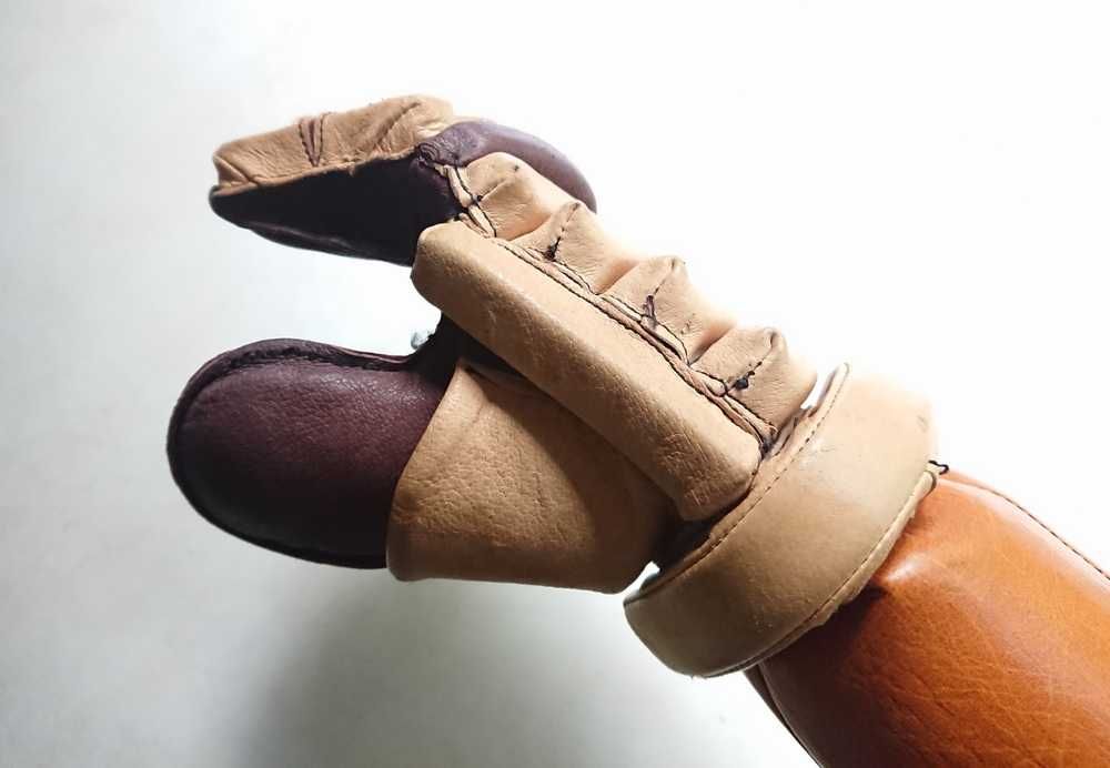 Винтажные хоккейные перчатки краги