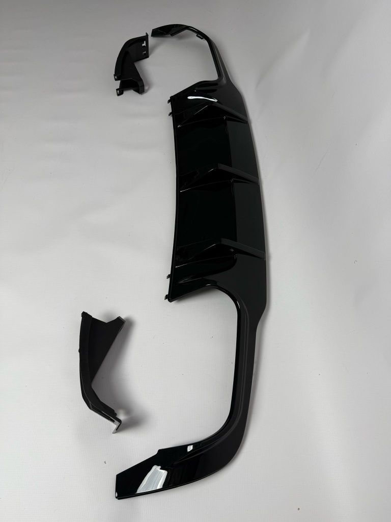 Mercedes W204 Tylny Dyfuzor Zderzaka Spoiler AMG LOOK Czarny Połysk