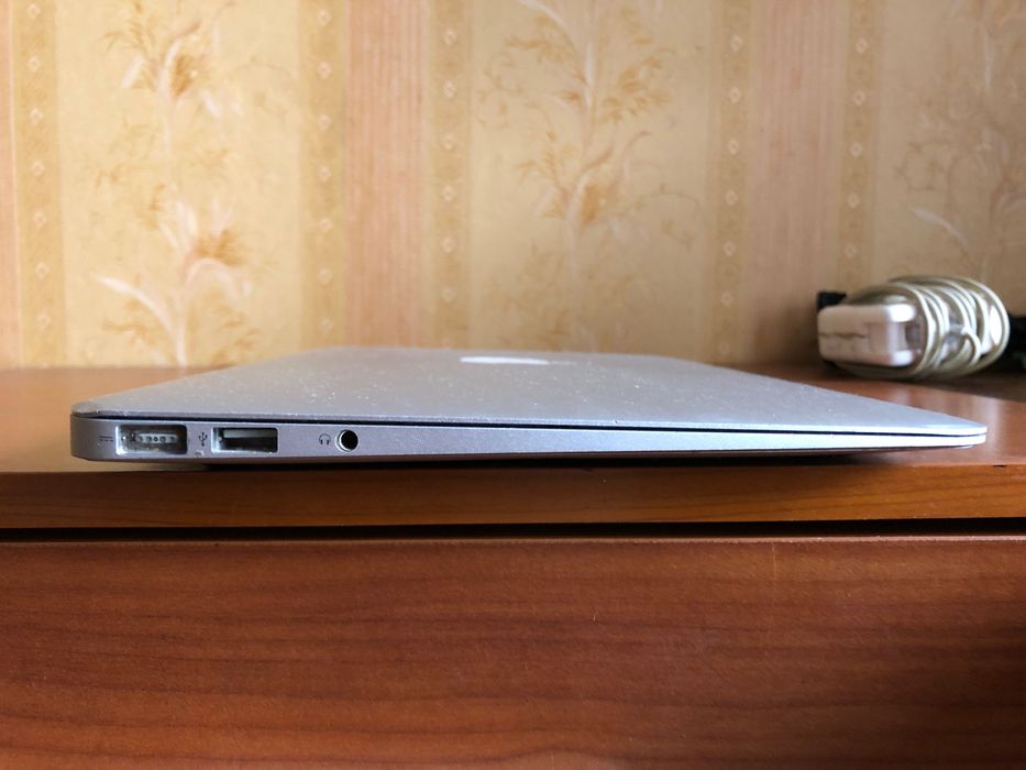 Ноутбук MacBook Air A1370 11" Mid 2011/ i5/ 2 Gb /64 гб SSD