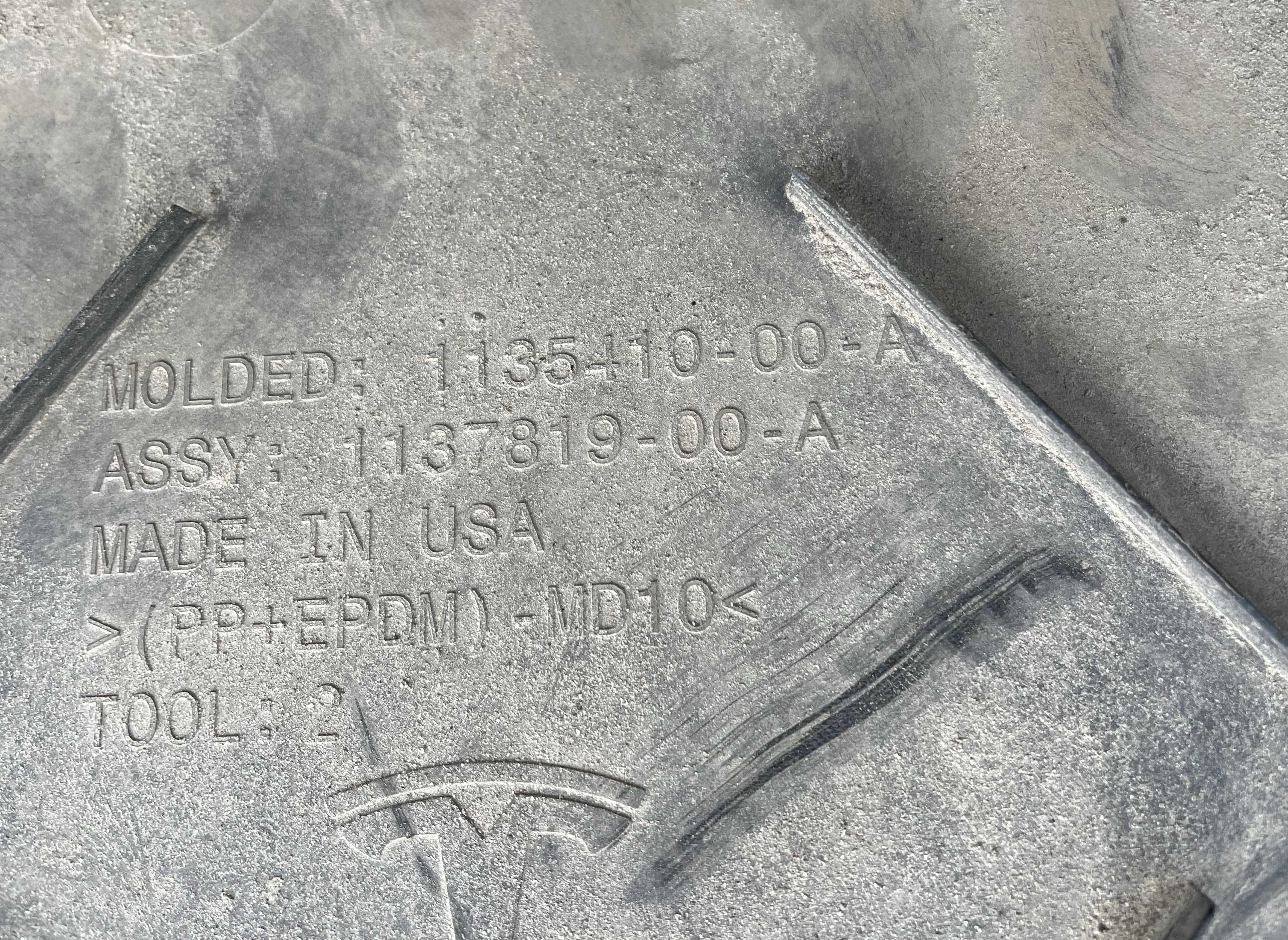 Tesla 3 Диффузор бампера заднего нижний Tesla model 3 1135410-00-A