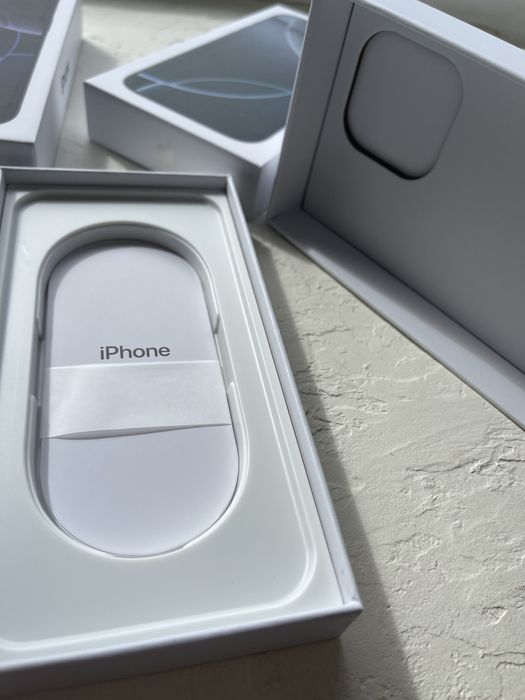 Apple box для iPhone 16 серії