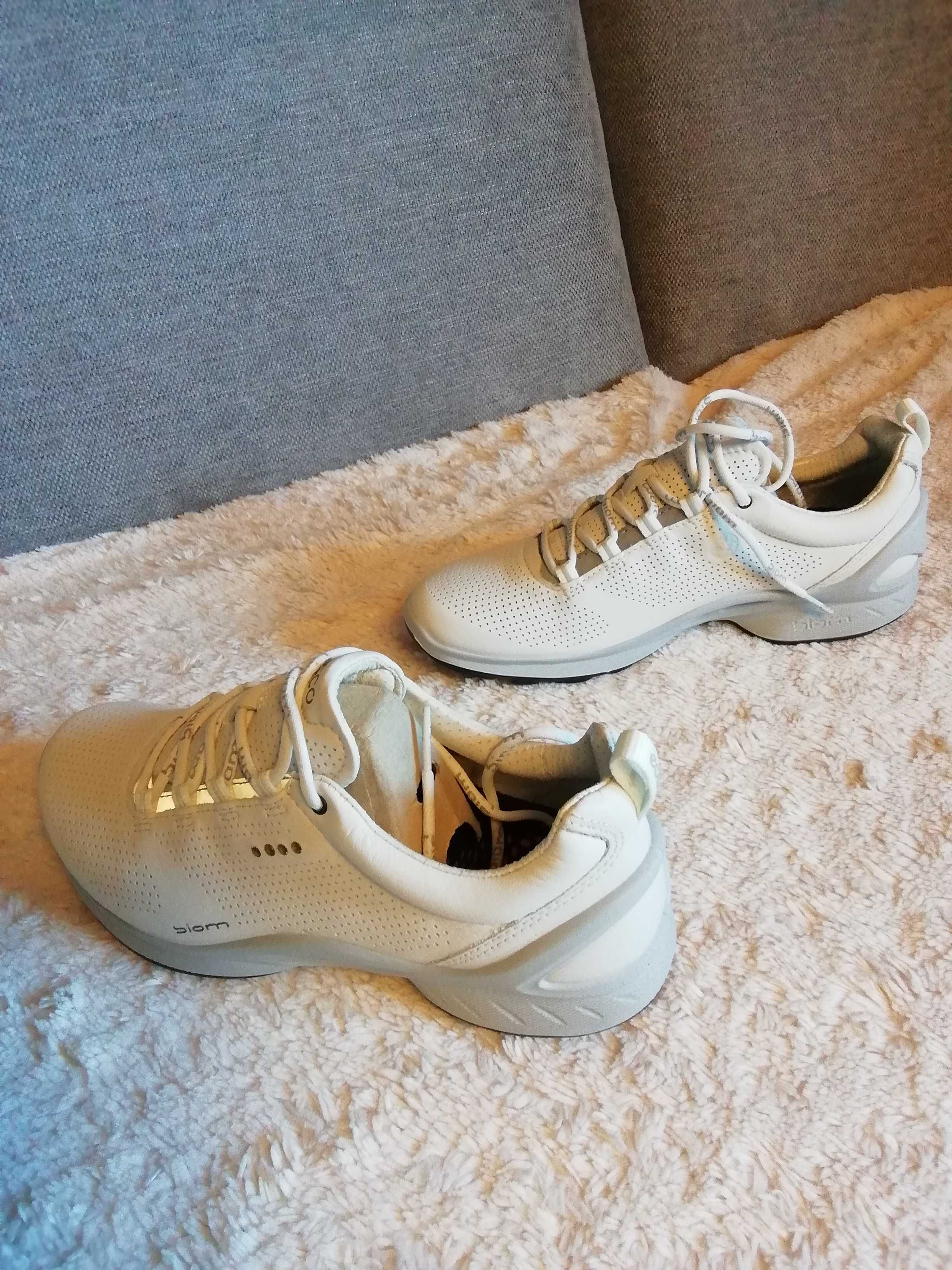 Buty sportowe damskie EccoBiom Fjuel 007