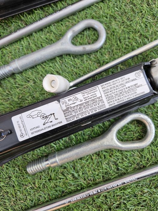 Оригінальний домкрат балоний ключ гак Mercedes Benz W203