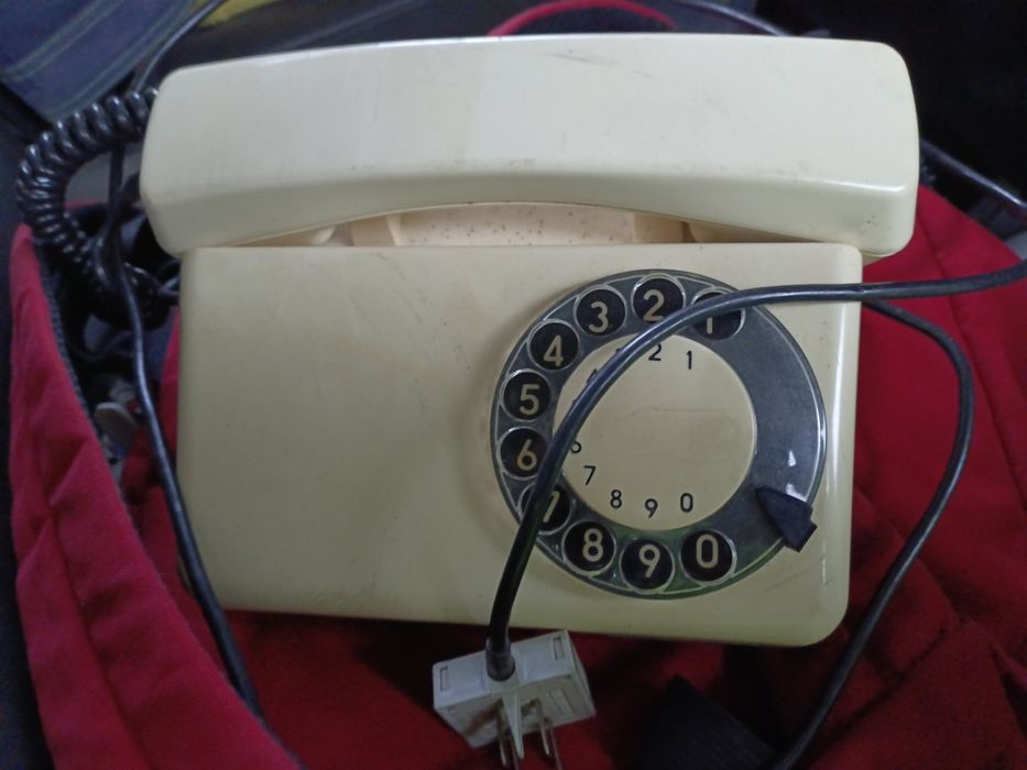 Telefon stacjonarny tulipan prl starocie
