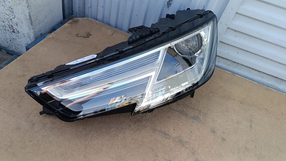 Vendo farol esquerdo de Audi A4 B9 Led  ano 2017/19
