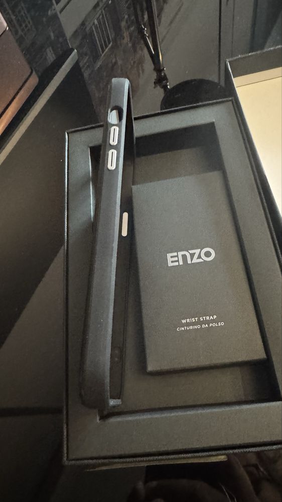 Capa em pele Enzo iPhone 13 Pro Max