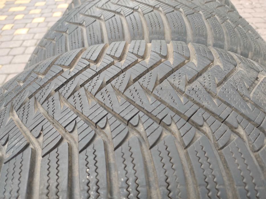 Komplet 4 szt opon zimowych Laufenn rozmiar 235/55 R17  103V