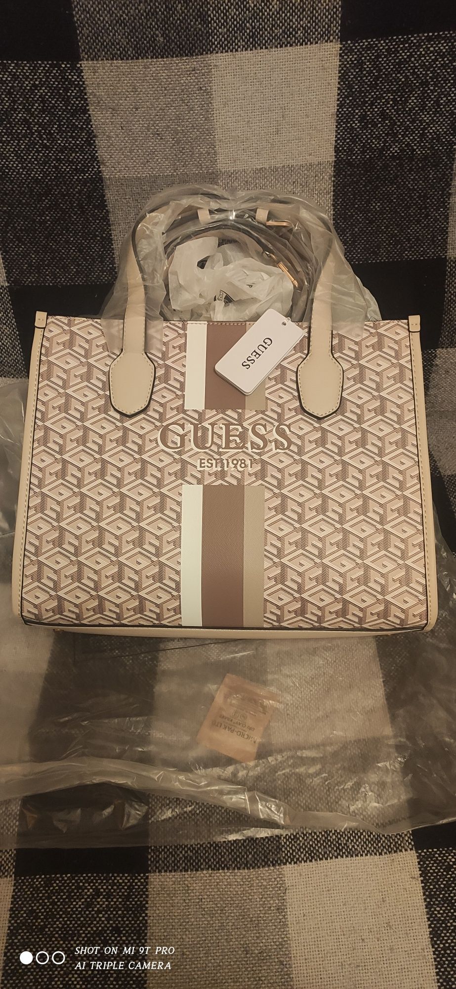 Оригинальная сумка Guess