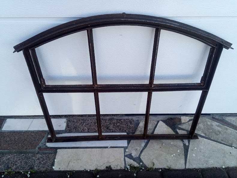 Okna okienka żeliwne