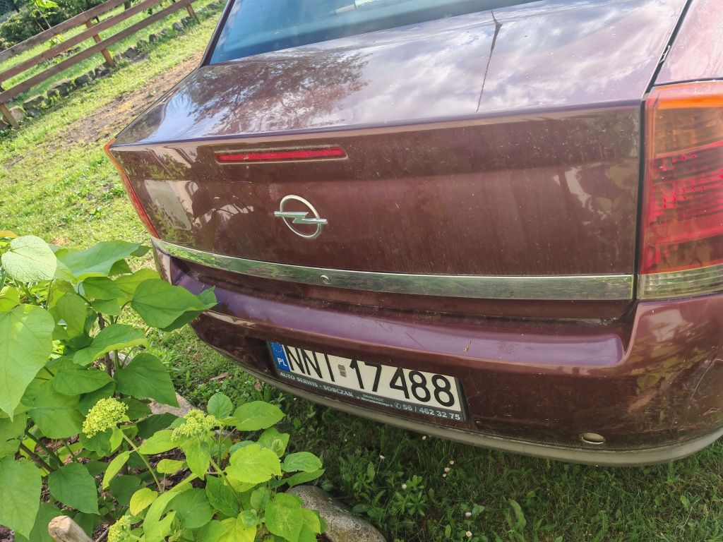 Opel Vectra C uszkodzena