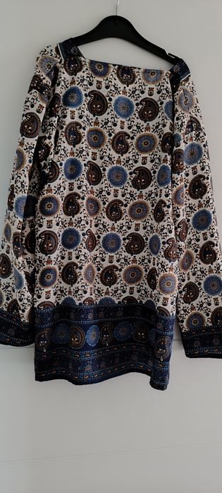 Túnica viscose padrão tons azul. Usada