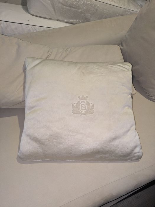 Продам диван  фірми Fendi