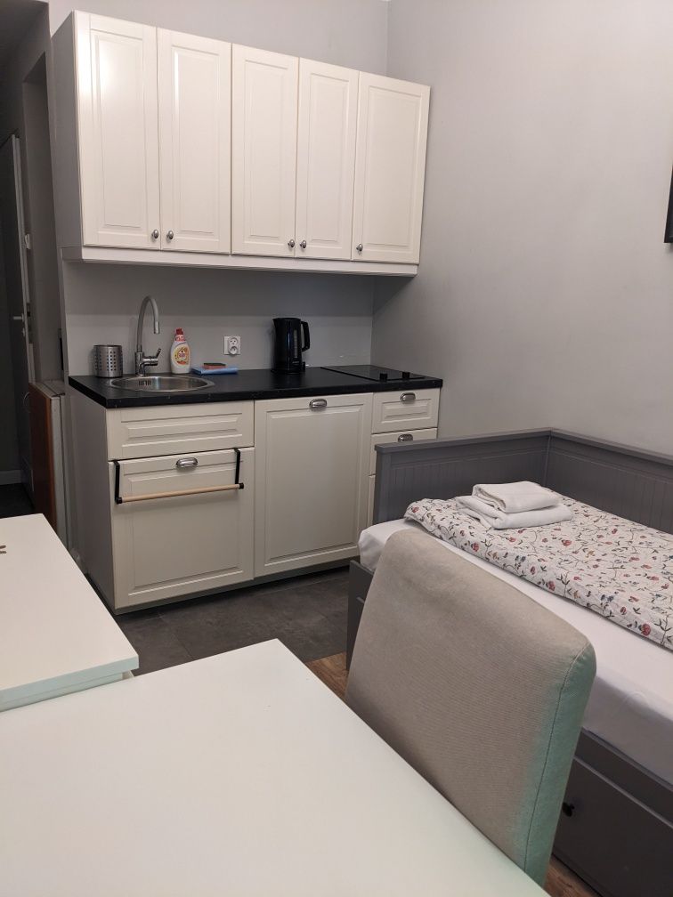 Lubelska Pl Inwalidow  mini kawalerka od1.08 dla 1os 2300 BEZ PROWIZJI