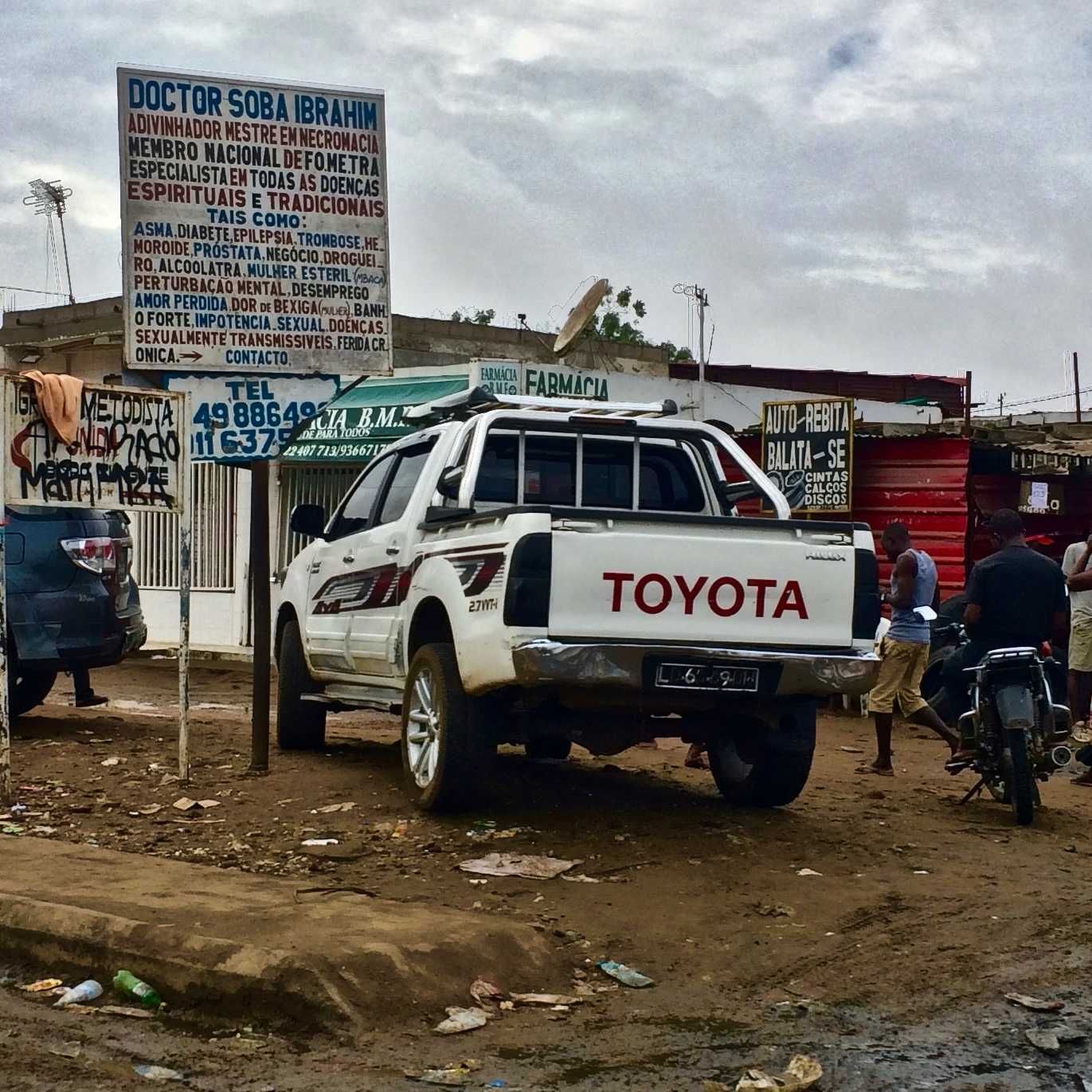 3 Fotografias de Angola - 40x40 - Série IV