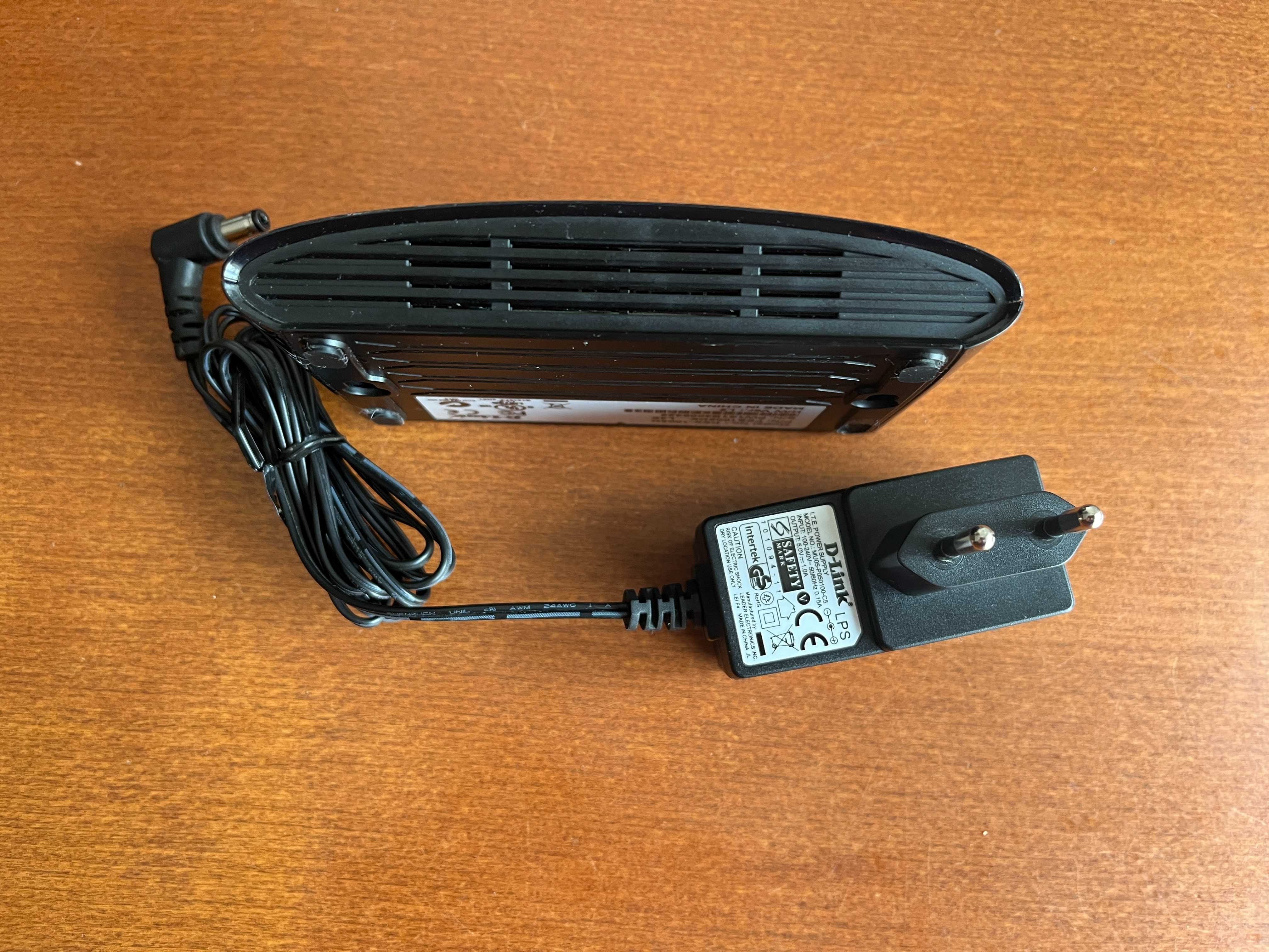 Switch D-LINK DES-1005D  com  5 portas