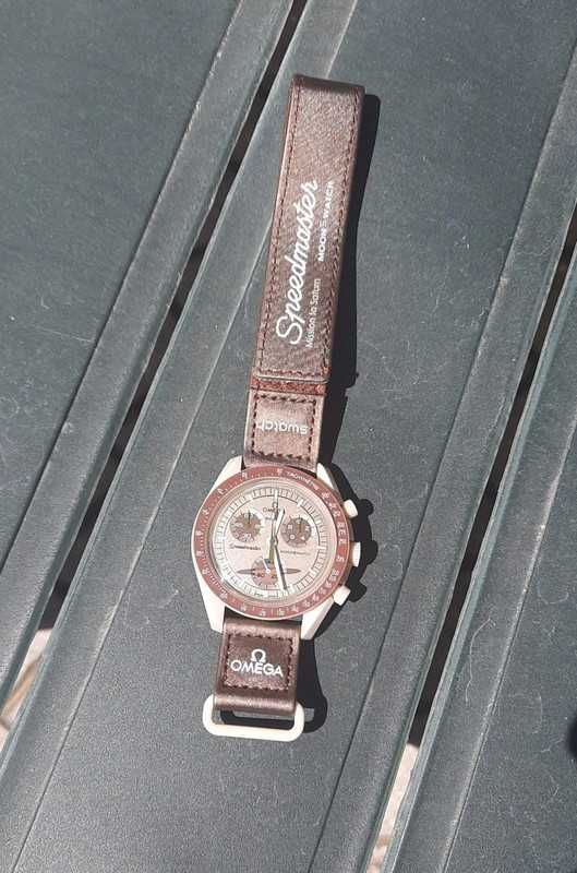 Omega x Swatch MoonSwatch - SO33T100 - Mission To Saturn
