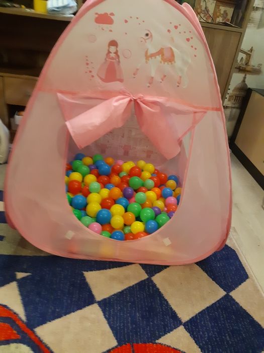 Дитяча палатка з кульками