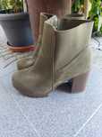 Botas verde com salto
