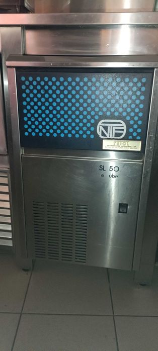 Máquina de fazer gelo