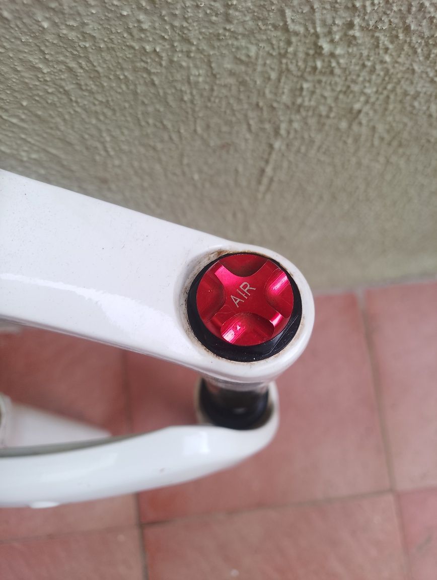 Suspensão fatbike rockshock