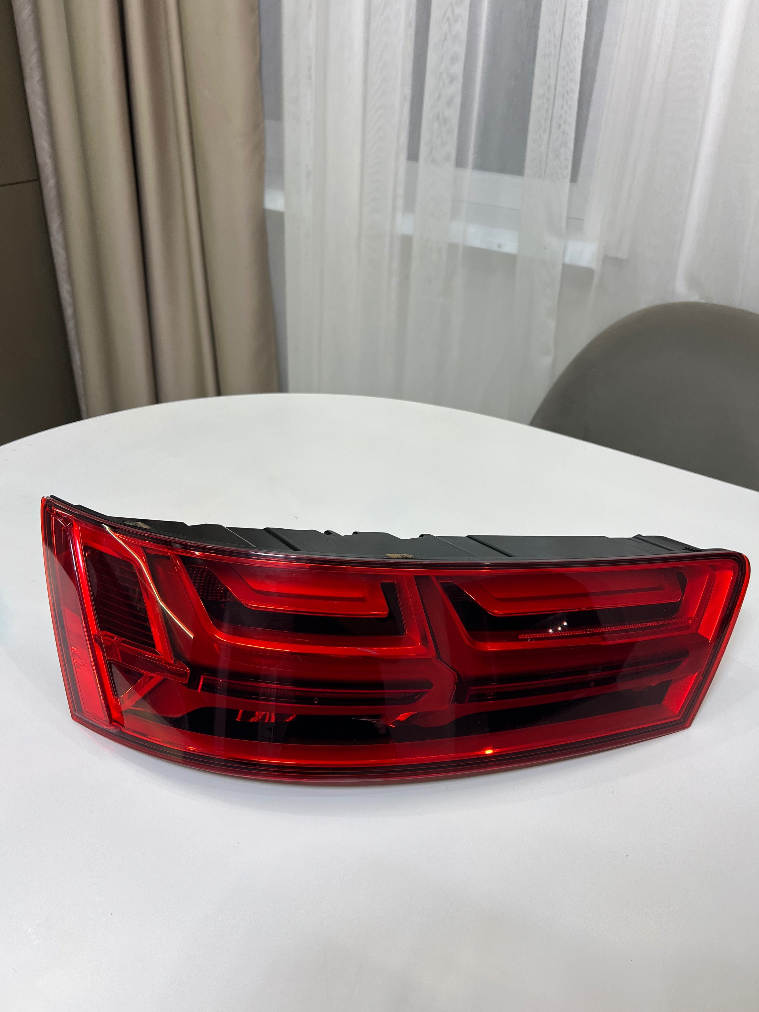 Задні стопи Audi 7