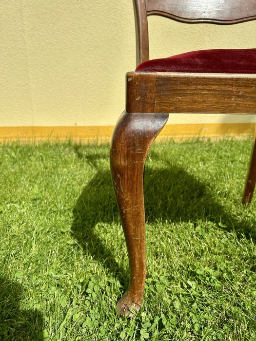 Piękne stare zabytkowe krzeslo z bordowym obiciem