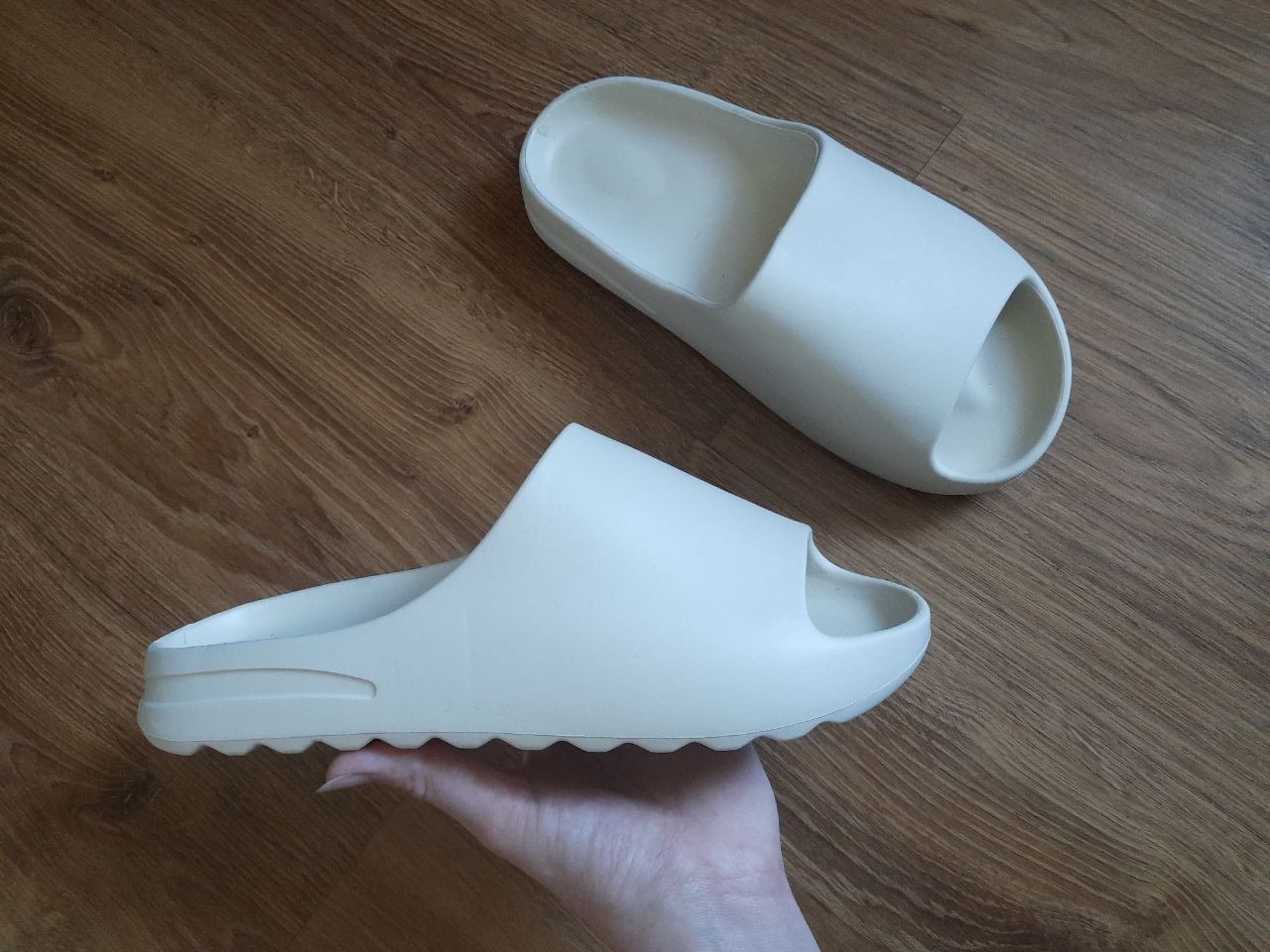 Шлепки, тапки, сланцы, сабо в стиле adidas yeeze slide