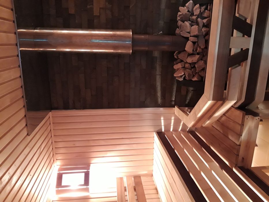 Баня на дровах с большим бассейном