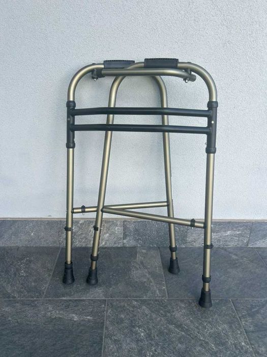 Andarilho dobrável ajustável