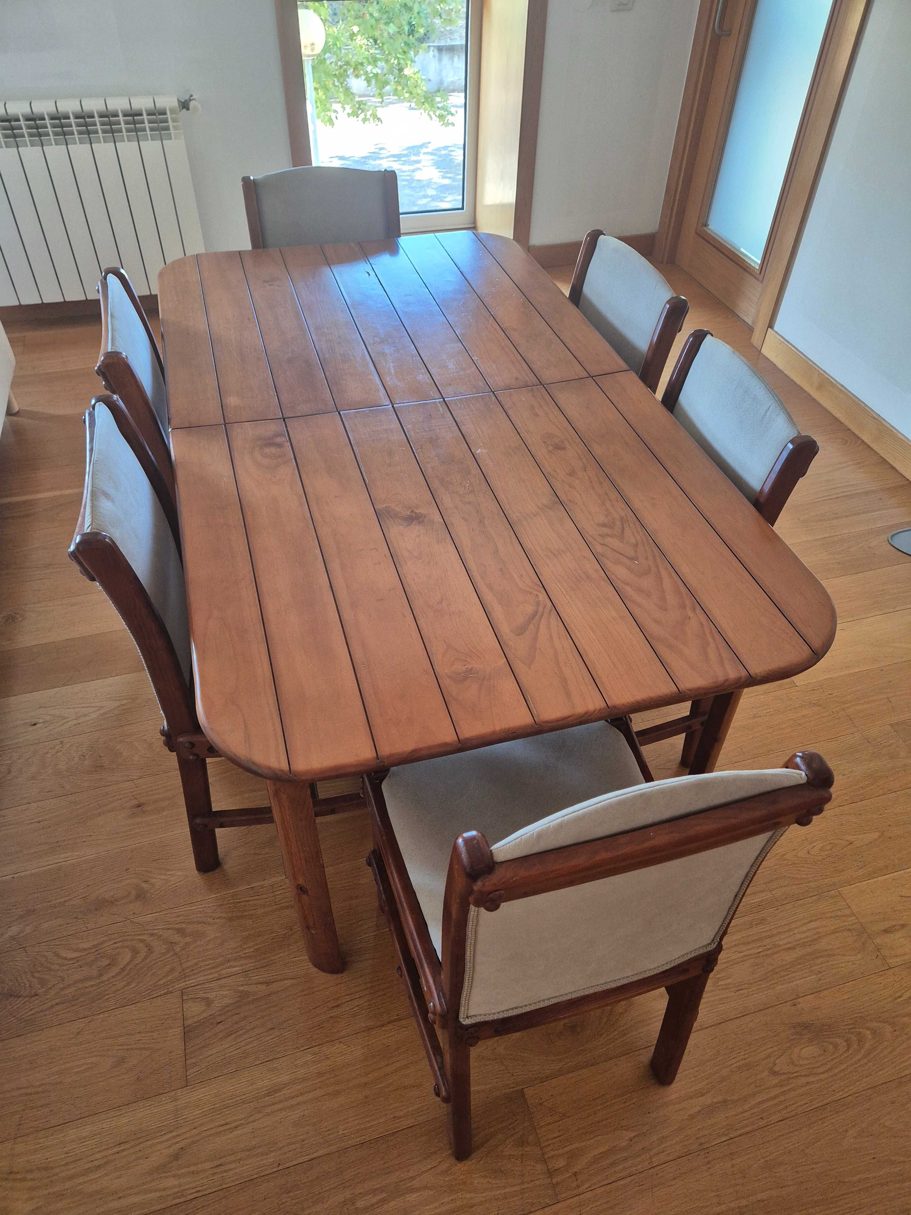 Mesa de Jantar em Madeira Maciça com 6 Cadeiras