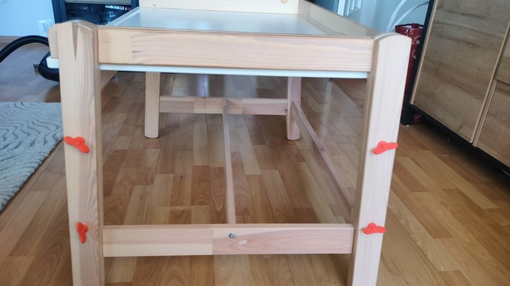 Biurko, łóżeczko, krzesełko