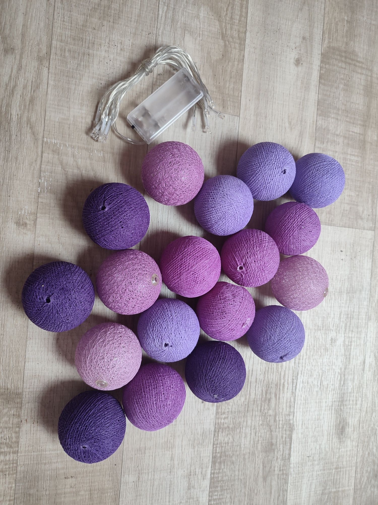 Lampki cottonballs odcienie fioletu