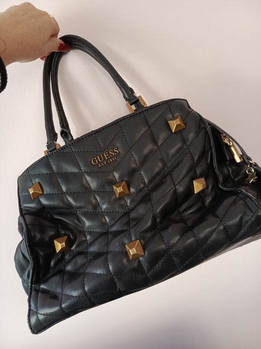 Czarna torebka damska Guess