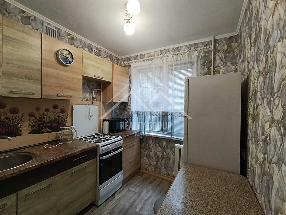 Продаж 1к кварири з меблями на Дружбі.