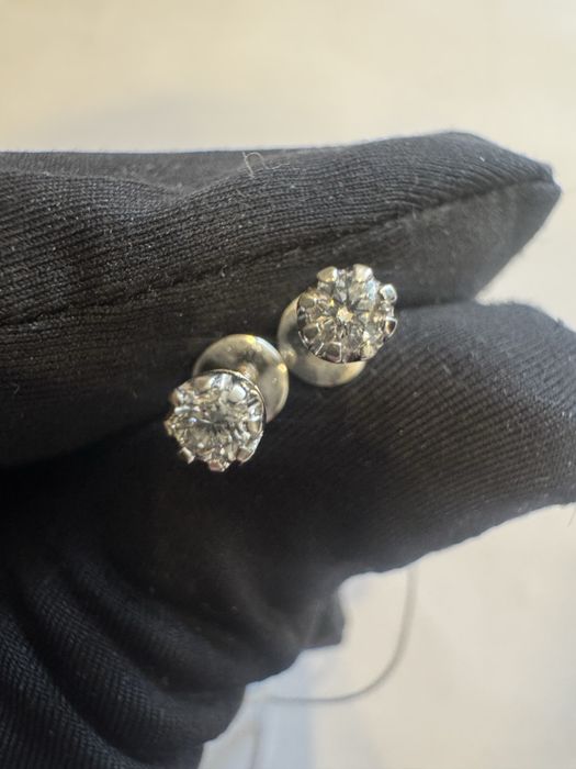 Золотые пусеты с бриллиантами