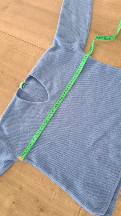 Sweter United Colors of Benetton. 100% Pure New Wool. 36 S / 34 XS. Ni