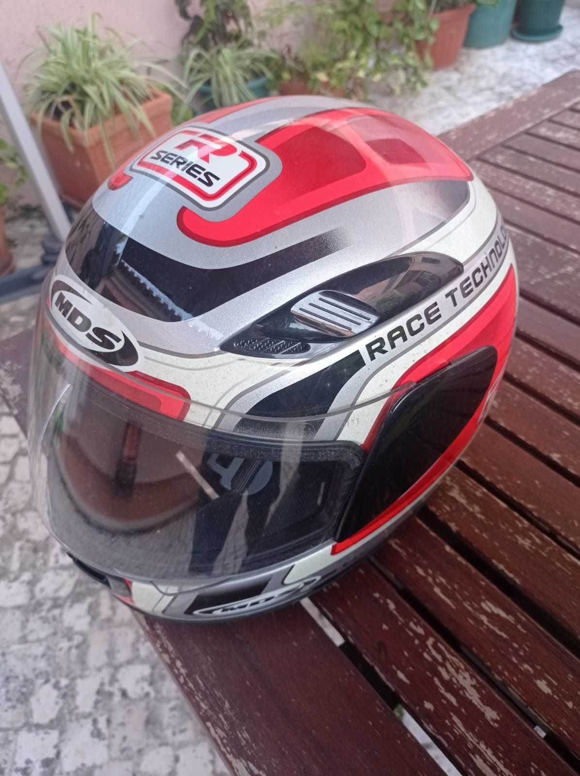 Capacetes AGV K1 e MDS R Series