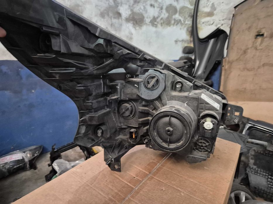 Otica esquerda renault Trafic