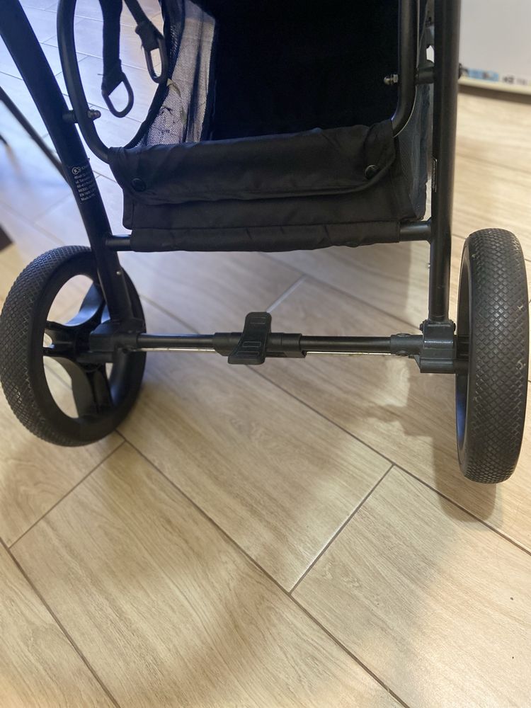 Прогулянкова коляска Kinderkraft CRUISER | Великі непробивні колеса |
