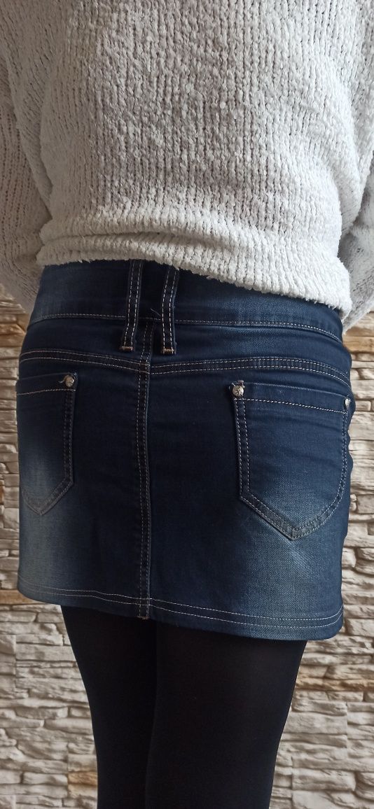 Spódnica spódniczka mini jeans dżinsowa kolor granat efekt sprania.