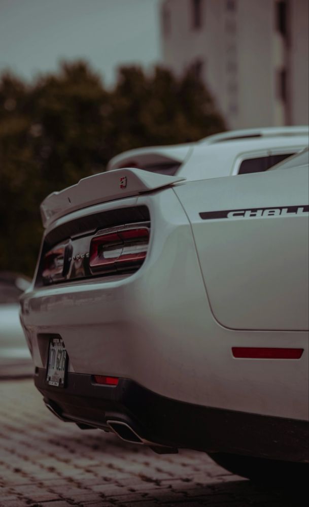 Отражатель  задний левый правый габарит Dodge Challenger 15-23