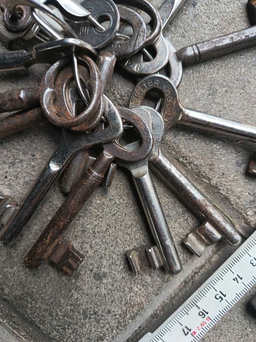 Klucze do drzwi starych