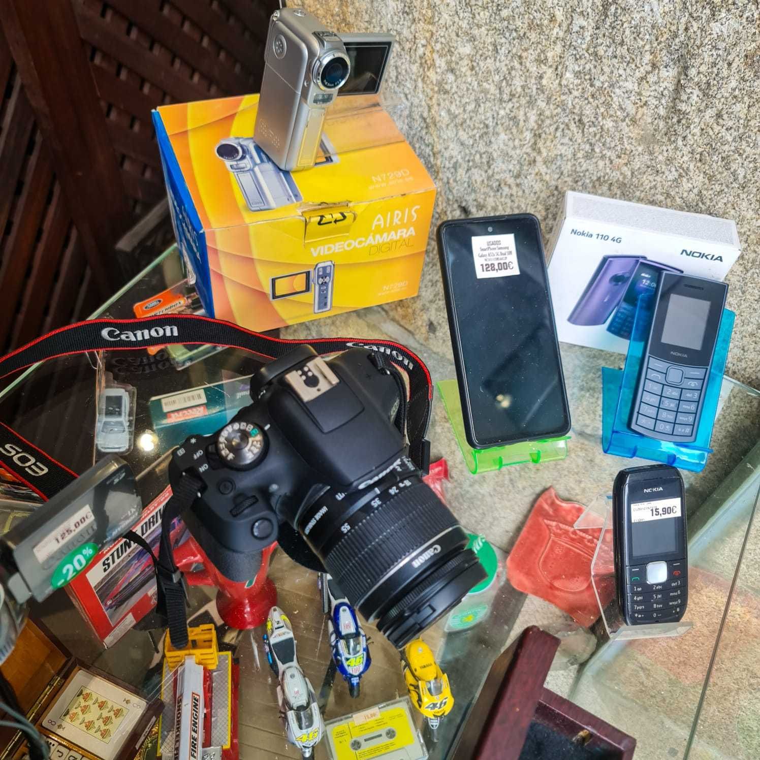 Telemóvel Nokia 110 4G com caixa e carregador