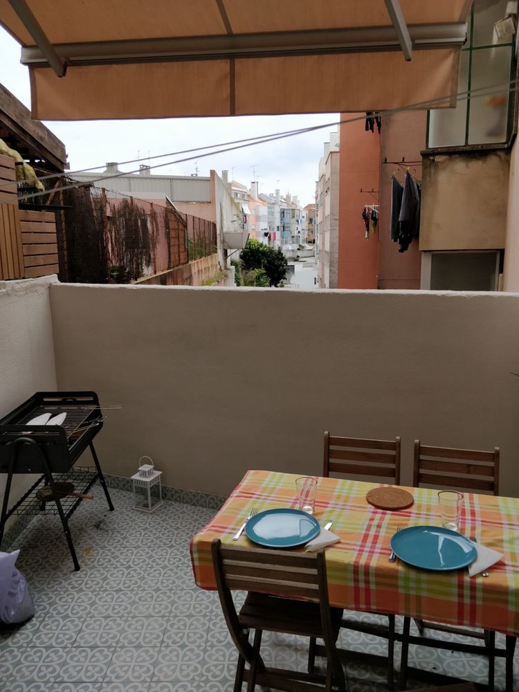 Apartamento t2 com potencial para t3 + terraço