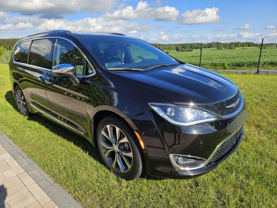Chrysler Pacifica Wersja 8-osobowa, bogate wyposażenie