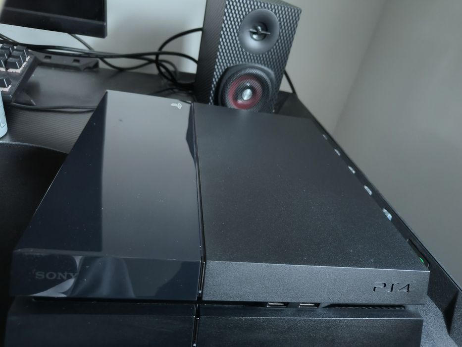 PlayStation 4 FAT 500GB  + kontroler